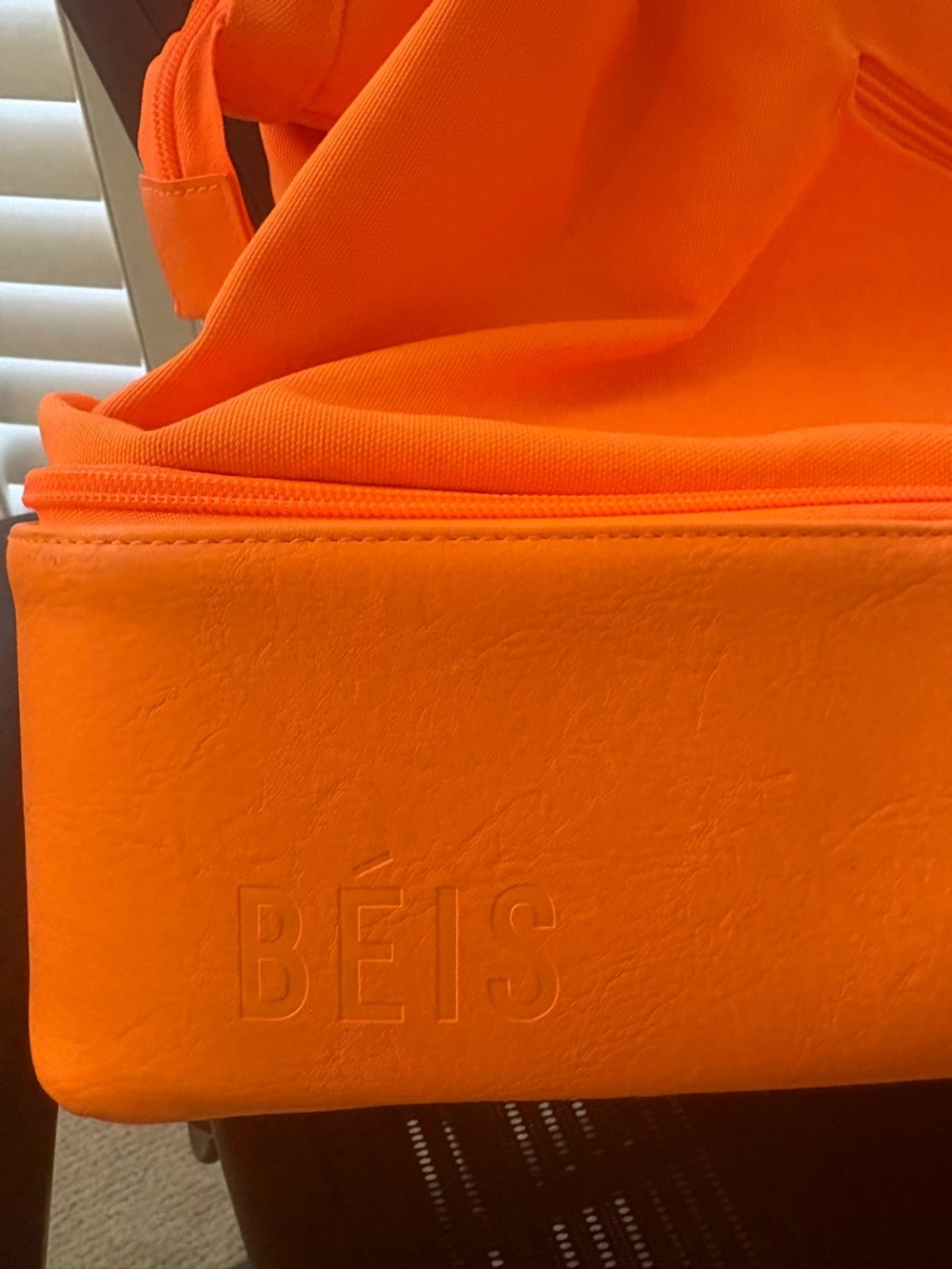 BÉIS Weekender Bag in Creamsicle - Picture 2 of 8